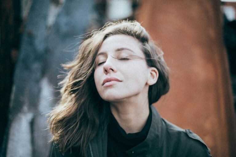 Une personne respire par le nez, c'est agréable